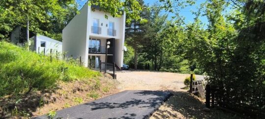 Zlatibor – Moderna kuća sa dodatnom stambenom jedinicom,Zova