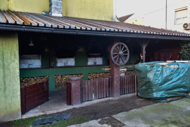 Novi Sad, izdajem opremljenu pečenjaru u radu