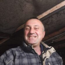 Upoznao bih devojku,razvedenu usamljenu.