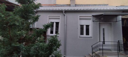 DVORISNA   KUCA    ☏   TOP   LOKACIJA