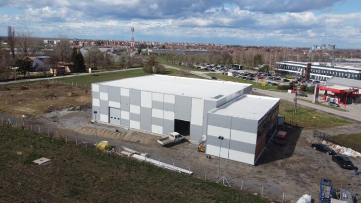 Sremska Mitrovica, izdaje se poslovni objekat 1500m2