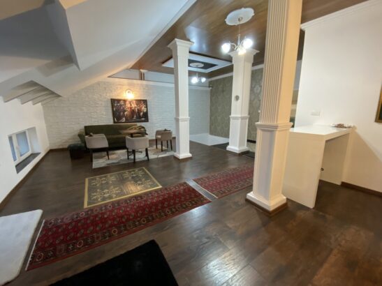 Na prodaju Moderna spratna kuća 200...