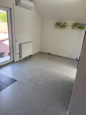 Izdajem kuću u Zemunu, na odličnoj lokaciji, u ulici Mozerov