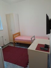 Zemun, Nova Galenika, izdajem sobu za zaposlenu osobu