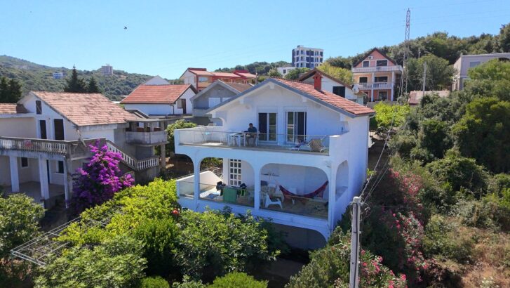 Utjeha, izdajem više apartmana između Bara...